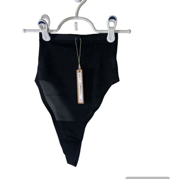 SKIMS NEW XXS Onyx Black Seamless‎ Sculpting Mid Waist Thong - Picture 4 of 7